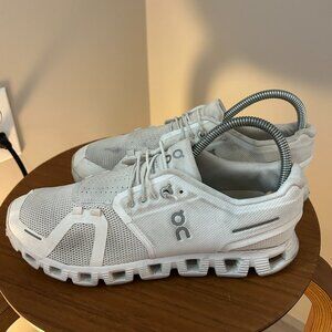 OnCloud Casual Shoes size 7